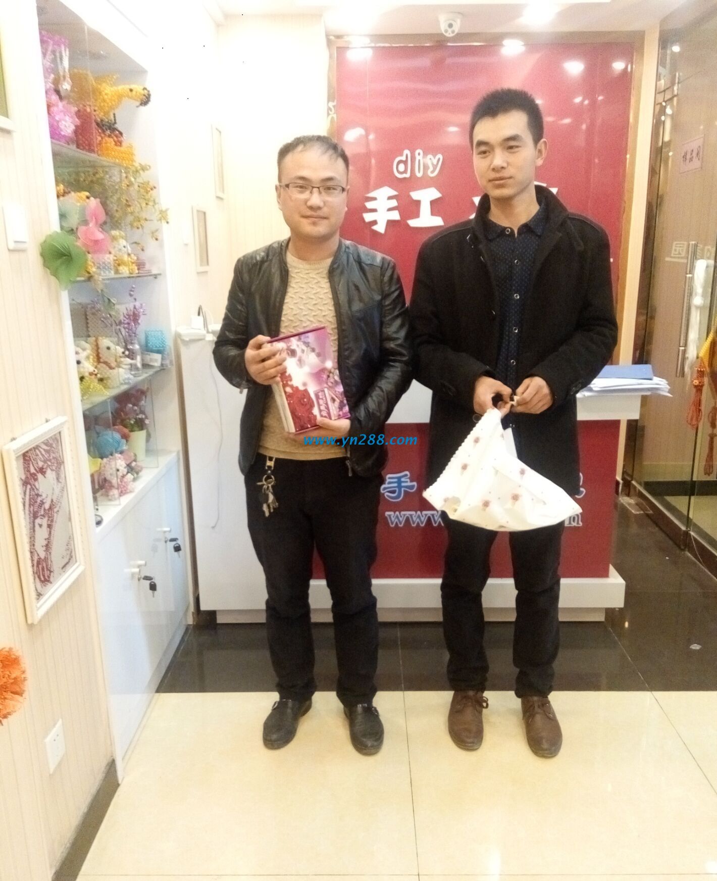 河南安陽劉先生和朋友一起來到手工活之家考察項(xiàng)目 河南安陽劉先生和朋友一起來到手工活之家考察項(xiàng)目(圖1)