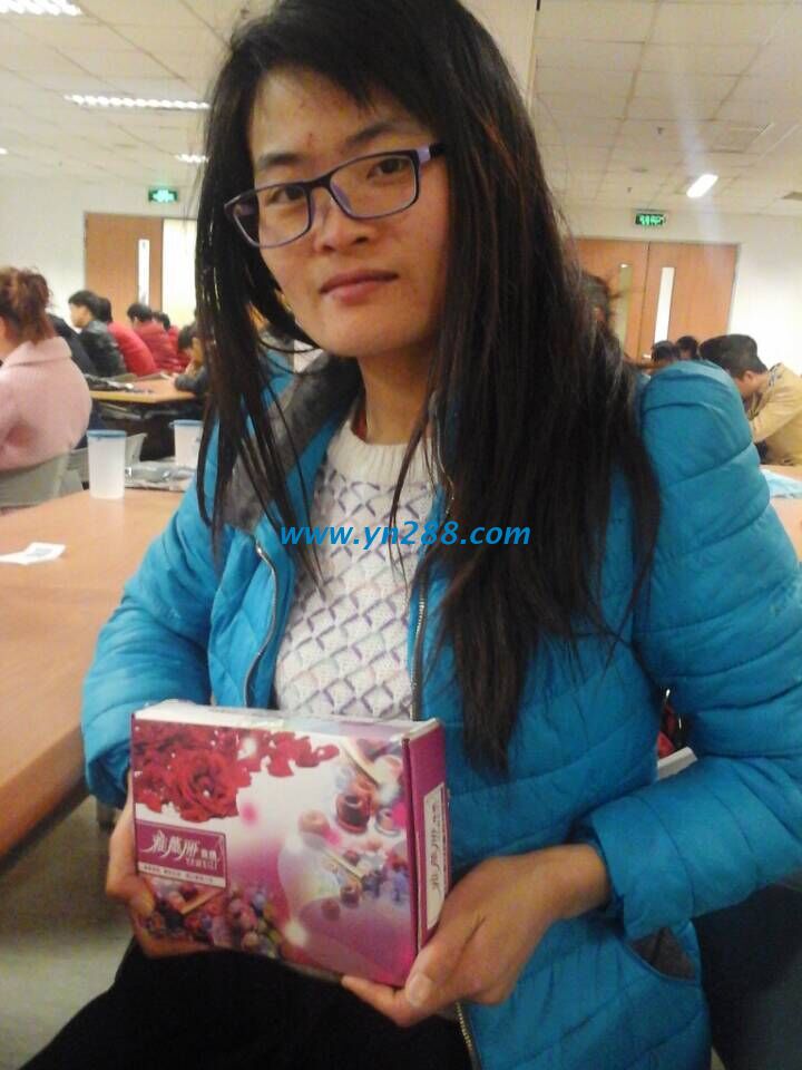 江蘇蘇州中學(xué)老師陳女士業(yè)余時間兼職做手工活珠繡 江蘇蘇州中學(xué)老師陳女士業(yè)余時間兼職做手工活珠繡(圖1)