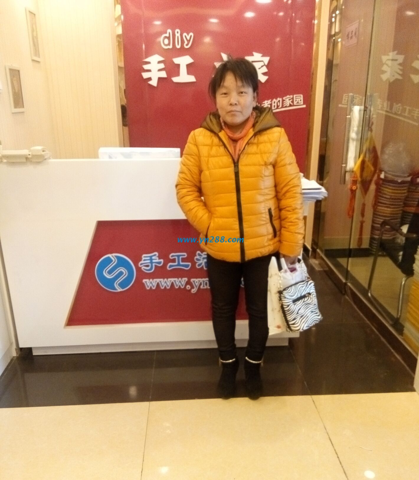 山東濟(jì)南王女士夫婦二人來到手工活之家總部考察，欲加盟代理(圖1)