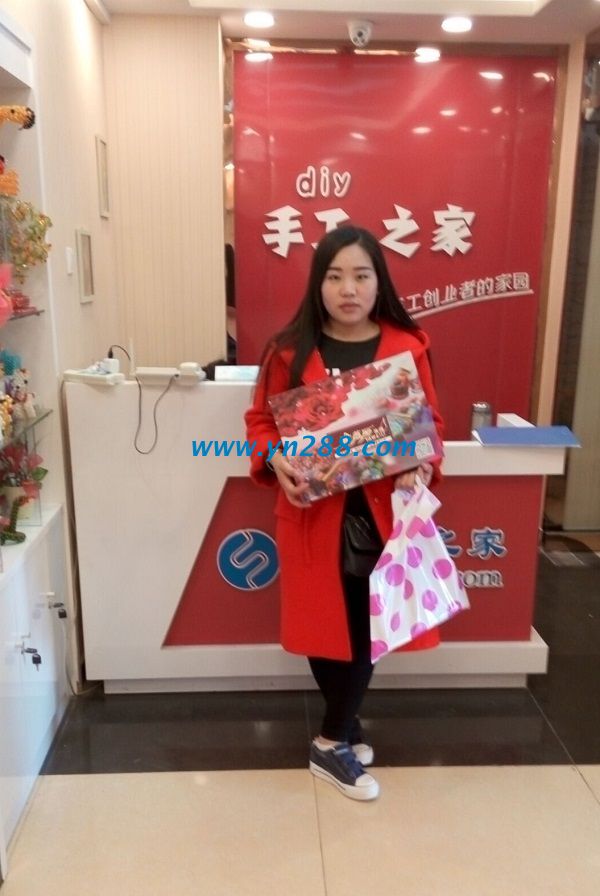 邯鄲永年化妝品店趙女士親自來手工活之家總部考察，欲兼職做手工活(圖1)