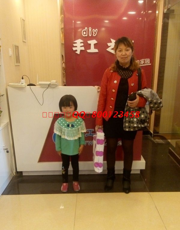 四川巴中百貨店扈女士帶寶寶來(lái)手工活之家考察，欲加盟代理組織人做手工活(圖1)
