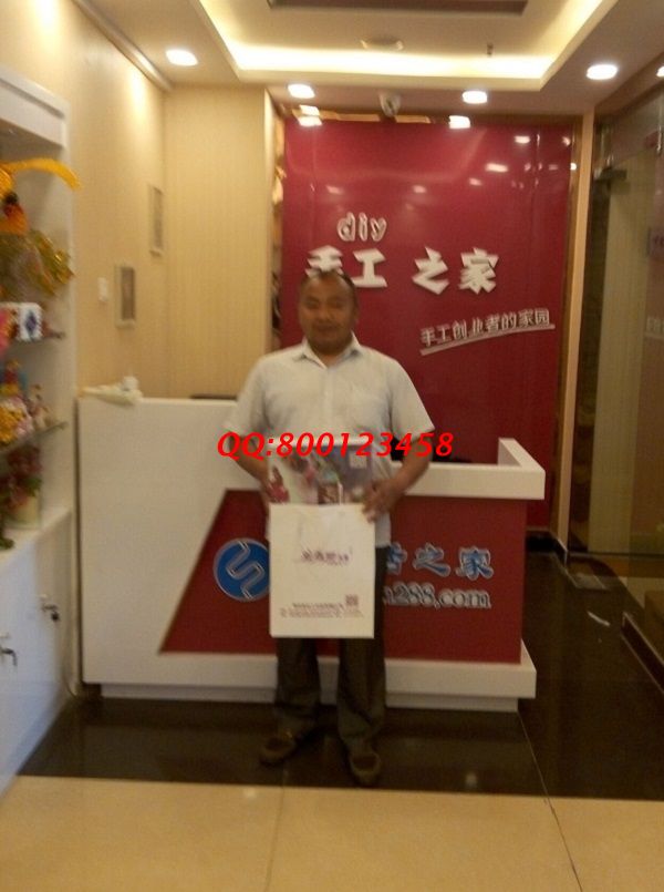 河南淅川縣百先生來手工活之家考察，欲組織當(dāng)?shù)亻e散人員做手工活(圖1)