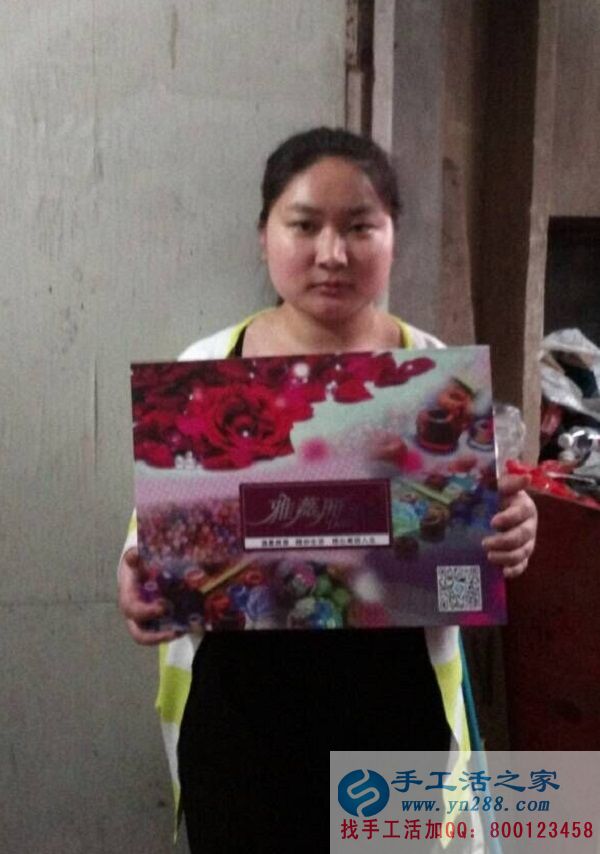 帶孩子婦女也能做的手工活，浙江杭州牟女士在家做手工活串珠繡掙錢(圖1)