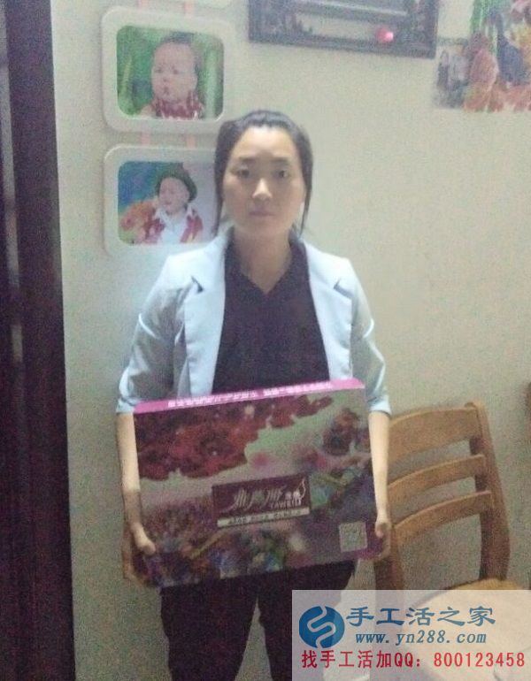 河南平頂山寶媽張女士業(yè)余時間做手工活串珠繡，賺錢不誤帶孩子！(圖1)