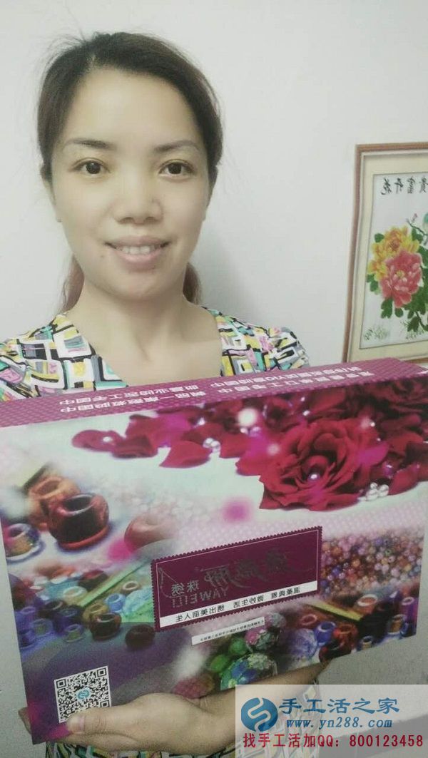 福建廈門肖女士熱衷于手工制作，業(yè)余時(shí)間做手工活串珠繡賺錢(圖1)