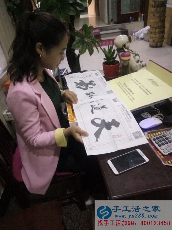 工作之余適合做點(diǎn)什么樣的兼職活？湖北襄陽(yáng)劉女士找到手工活串珠繡(圖1)