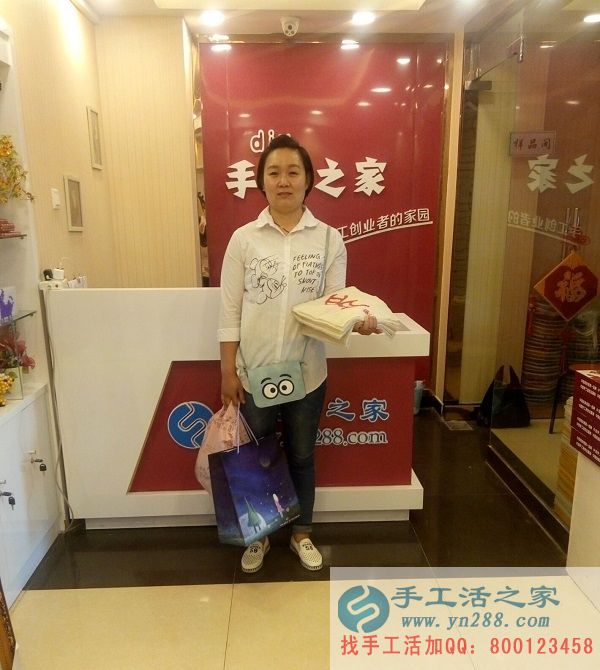 河南新鄉(xiāng)楊女士 河南新鄉(xiāng)楊女士來手工活之家交貨,合格完成一套生肖圖案串珠繡(圖1)