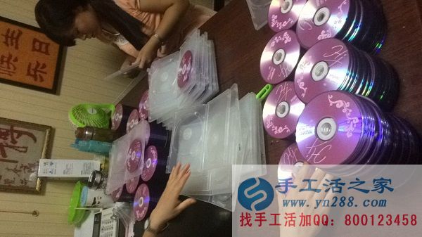 每一件光盤都找到了自己的外套，等待和客戶們見面