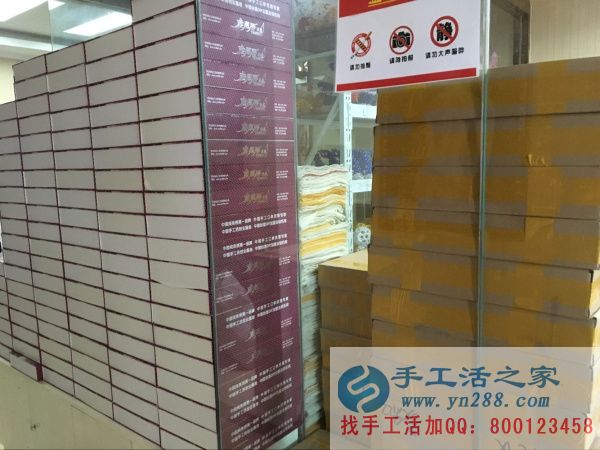 滿目整齊的禮盒，如待檢閱的士兵，震撼你我心靈