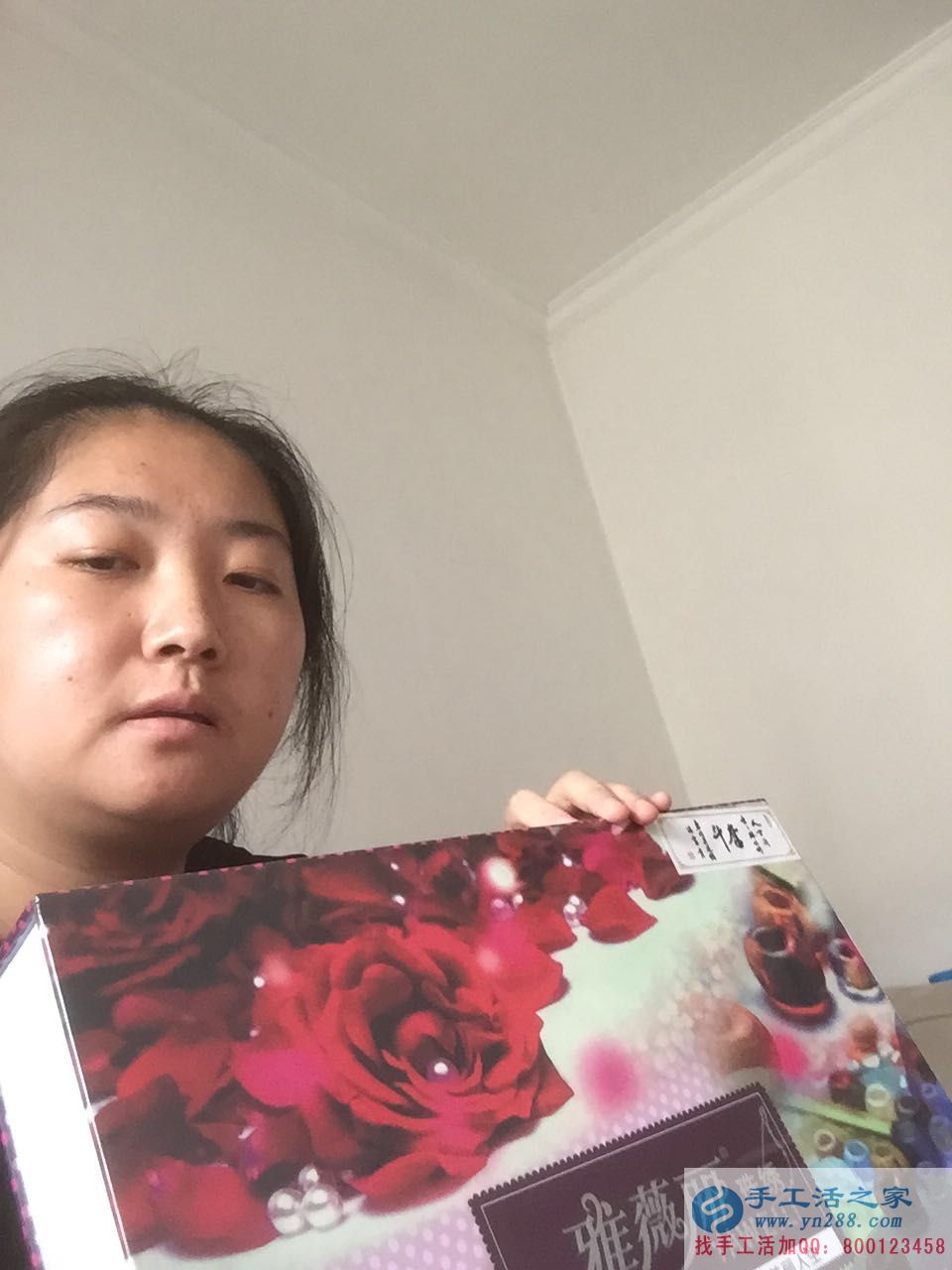 北京昌平李女士在家做兼職手工串珠繡，掙錢持家兩不誤