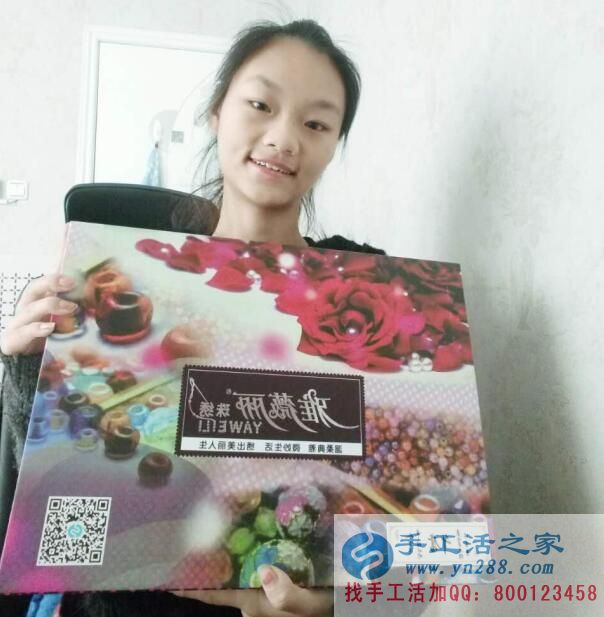 河南新鄉(xiāng)蔣女士找到在家賺錢的方法，做在家串珠手工活