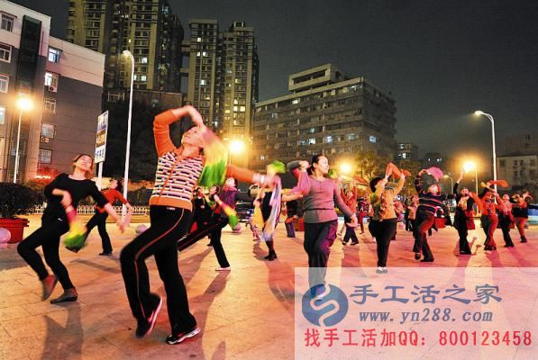 廣場舞跳出來的財富，河南淮陽彭女士在家做手工活為兒女減壓做貢獻(xiàn)