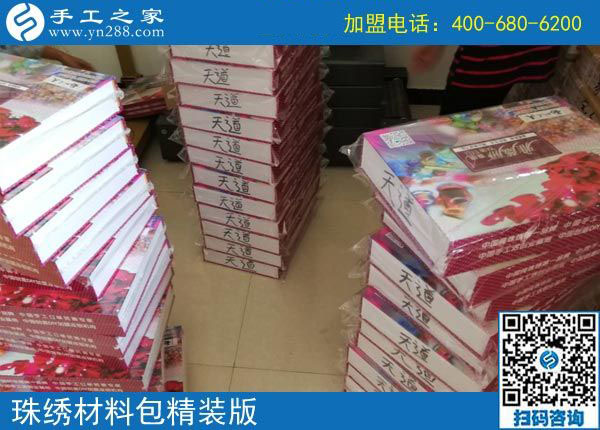勤勞是她的名片，河北保定王女士上著班還做串珠手工活加工掙錢