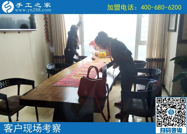 舍得是因為擁有，廣東深圳王女士做沒有押金的手工活給自己人生的底氣