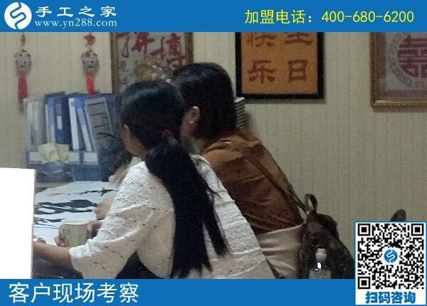 為了把家照顧好，為了多掙錢，湖南汩羅易女士選擇干這個，已經(jīng)半年多了
