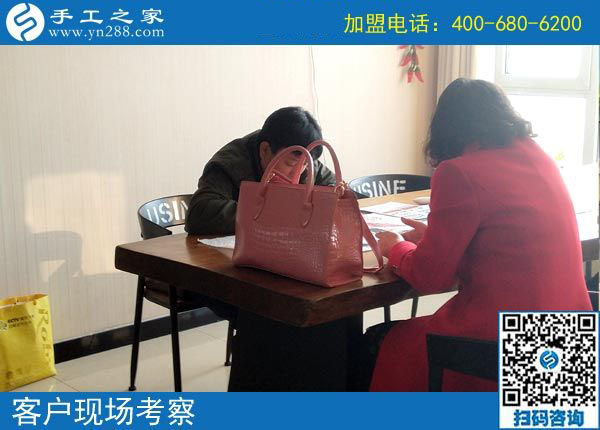 11月2日，哪里有在家做的手工活？那么多人選擇了這個(gè)彩珠繡免押金手工活。手工之家接待考察加工客戶剪影