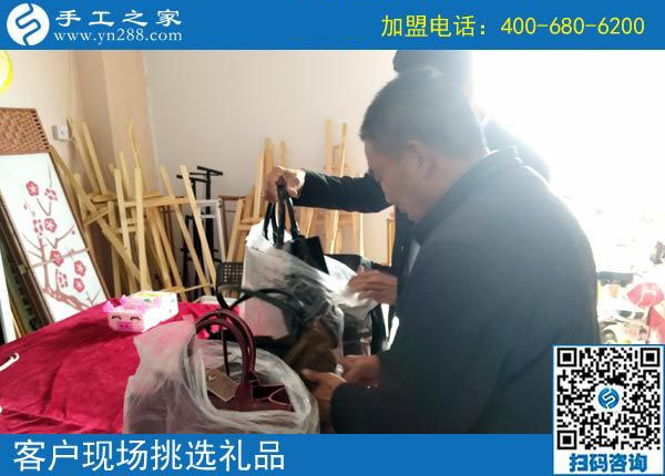 11月4日，手工活拿回家做，正規(guī)的外發(fā)手工活，就在這里。手工之家接待考察合作加工客戶剪影