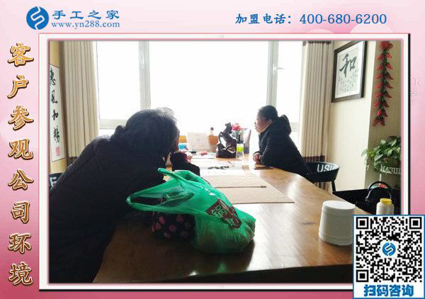 1月26日，正規(guī)外發(fā)手工活，可以在家做的手工活，就是珠繡串珠手工活，手工之家接待考察加工客戶剪影