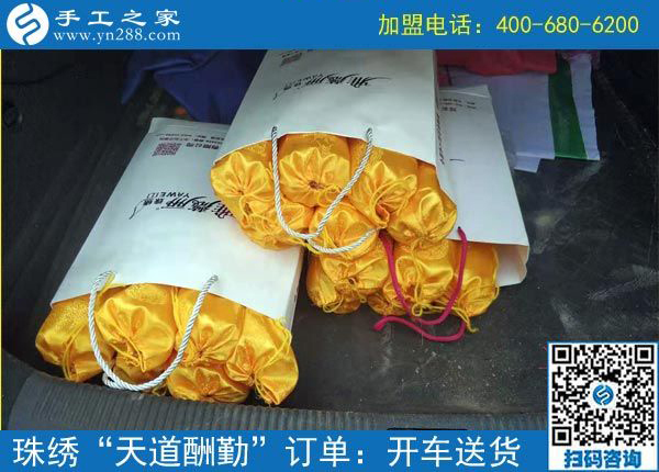 為了讓客戶滿意，這個(gè)老板選擇親自送貨  