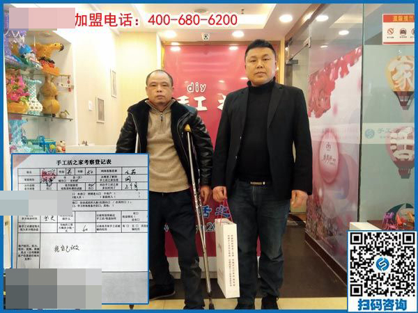 湖南一50歲殘疾老人拄著雙拐，2000多里路程來到手工之家為哪般？(圖1)