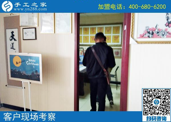 看到“手工海洋”的視頻，山東鄒城秦先生認(rèn)準(zhǔn)這個沒有押金的手工活