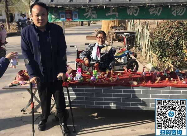 讓更多的民間手工和民間手工藝人在這個(gè)舞臺(tái)上一起高飛！------記手工之家郝總到訪糧畫小鎮(zhèn)，探訪草編大師李素云