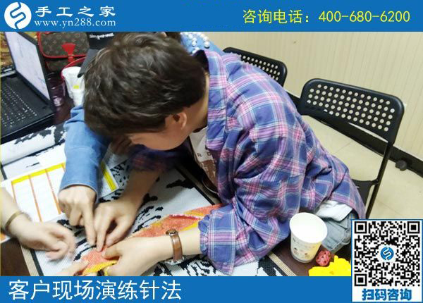 4月22日，正規(guī)供料的手工活，按時(shí)結(jié)算加工費(fèi)的手工活就是珠繡，手工之家接待考察加工客戶剪影