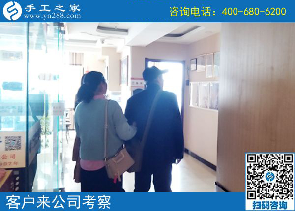讓家人也跟著一起做手工加工掙錢，四川瀘州李女士有這個驕傲的資本