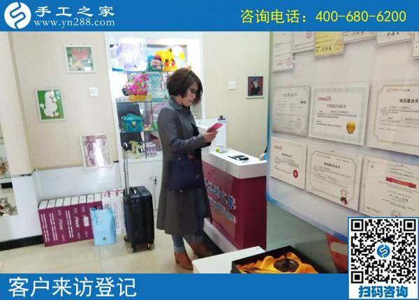不與社會(huì)脫離，不與朋友生疏，江蘇連云港周女士把手工活拿回家做