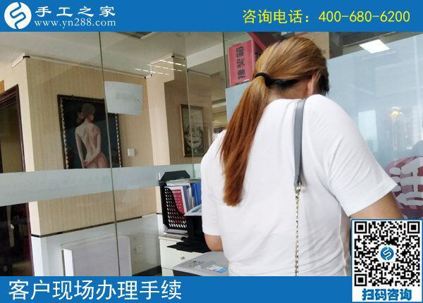 在家做手工活掙錢有多難，廣東湛江彭女士靠一個可以帶回家做的手工活成了快樂寶媽