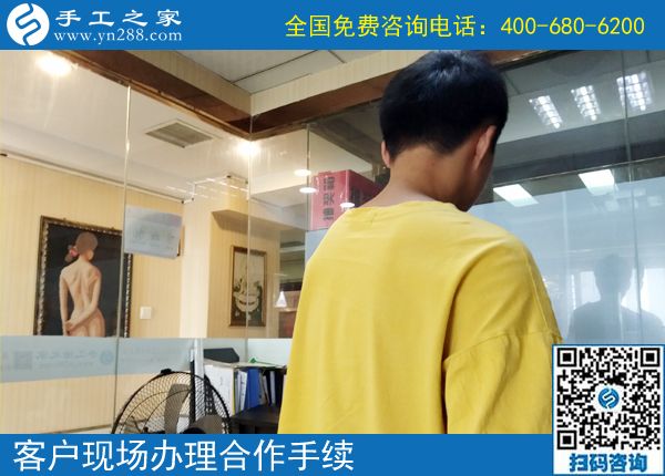 6月22日，想接正規(guī)廠家的手工活，想在家做手工活掙錢，就來這里。手工之家接待考察加工客戶剪影