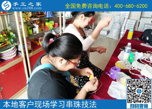 暑假要多掙錢(qián)，河北邯鄲曹女士做珠繡正規(guī)供料的手工活的時(shí)間多了