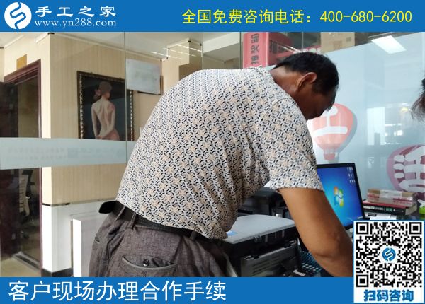 7月21日，在家賺錢的手工活，可以在家做的手工活就是珠繡串珠手工活外發(fā)，手工之家接待考察加工客戶剪影