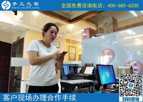7月21日，在家賺錢的手工活，可以在家做的手工活就是珠繡串珠手工活外發(fā)，手工之家接待考察加工客戶剪影