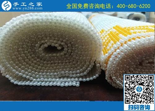 在周?chē)说难壑?，馬先生夫婦的生活是幸福的，除了羨慕之外，更多的是佩服，夫妻倆都是在外上班掙工資的，工作不錯(cuò)，而且空閑時(shí)間兩個(gè)人還一起做著一份手工活兼職，在家還有一份收入，更主要的兩個(gè)人都很喜歡，還能在一起做。 家住安徽靈璧的馬先生夫婦，以前下班后也跟很多上班族一樣，沒(méi)什么事干，馬先生出去跟朋友喝酒聊天，妻子在家看看電視追追劇，雖然日子也很平淡，但兩人少了交流，生活里總感覺(jué)缺點(diǎn)什么。 正是這樣情況長(zhǎng)期存在，正是兩個(gè)人都意識(shí)到這個(gè)問(wèn)題，所以第一次看到手工之家的勵(lì)志珠可以寄到家做的手工活時(shí)，夫婦兩人的意見(jiàn)高度一致，都想趕緊考察一下，然后把這個(gè)手工活拿回家做。 一番了解、一次考察，成就了馬先生夫婦的好兼職，勵(lì)志珠針?lè)ê?jiǎn)單、干凈衛(wèi)生、時(shí)間自由、成品高端，非常適合兩個(gè)人。兩個(gè)人都做的很認(rèn)真，也都做的很好，馬先生雖然是個(gè)男士，但有時(shí)做得比妻子做的還好。 不出門(mén)在家做手工，不僅讓馬先生夫婦有了一份收入，更讓兩個(gè)人能常常坐在一起、相互交流、有說(shuō)有笑。這一次，馬先生寄回一批珠繡成品，結(jié)算加工費(fèi)720元。