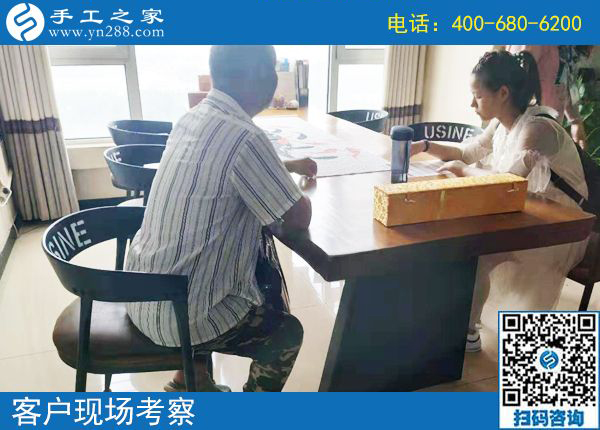 7月31日，月末來合作，想在家做手工活掙錢的人選擇了珠繡，手工之家接待考察加工客戶剪影