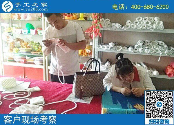 8月19日，能掙錢(qián)的手工活是珠繡負(fù)責(zé)回收的手工活，手工之家接待考察加工客戶剪影