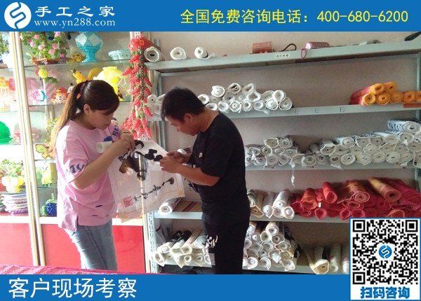中秋節(jié)在家做手工活勵(lì)志珠，一家人團(tuán)聚不用外出打工(圖1)