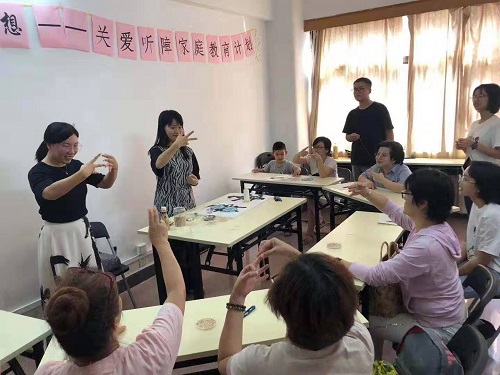 勵(lì)志珠珠繡串珠外發(fā)手工活在廣東！------記手工之家代理加工會(huì)員與當(dāng)?shù)卣餐M織聽障人士學(xué)習(xí)串珠手工技能