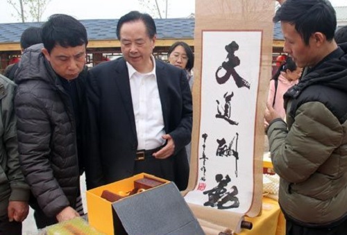 入選非遺的勵志珠珠繡這么火，這個珠繡手工是怎么回事？