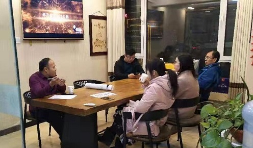 加大珠繡市場(chǎng)化、著重產(chǎn)品創(chuàng)新------記邯鄲學(xué)院文化產(chǎn)業(yè)管理專業(yè)主任一行到手工之家調(diào)研指導(dǎo)