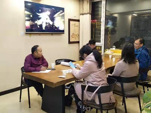 加大珠繡市場(chǎng)化、著重產(chǎn)品創(chuàng)新------記邯鄲學(xué)院文化產(chǎn)業(yè)管理專業(yè)主任一行到手工之家調(diào)研指導(dǎo)