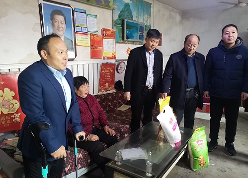 心懷公益、助力扶貧 --- --- 手工之家郝總與邯山區(qū)工商聯(lián)愛(ài)心企業(yè)家一起參加送溫暖春節(jié)慰問(wèn)活動(dòng)