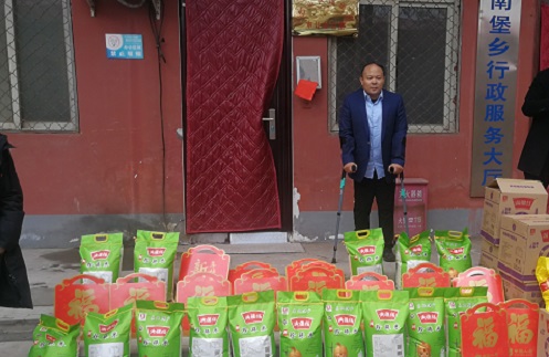 心懷公益、助力扶貧 --- --- 手工之家郝總與邯山區(qū)工商聯(lián)愛(ài)心企業(yè)家一起參加送溫暖春節(jié)慰問(wèn)活動(dòng)