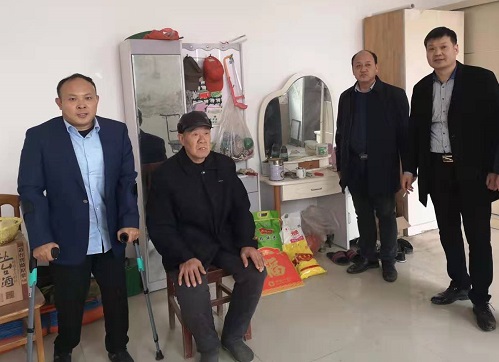 心懷公益、助力扶貧 --- --- 手工之家郝總與邯山區(qū)工商聯(lián)愛(ài)心企業(yè)家一起參加送溫暖春節(jié)慰問(wèn)活動(dòng)