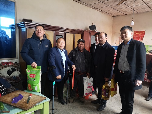 心懷公益、助力扶貧 --- --- 手工之家郝總與邯山區(qū)工商聯(lián)愛(ài)心企業(yè)家一起參加送溫暖春節(jié)慰問(wèn)活動(dòng)