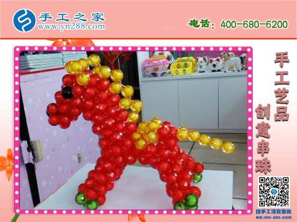 婆媳一起做手工活加工，一起說說笑笑把錢掙(圖1)
