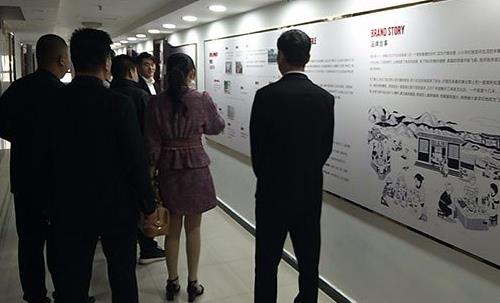 邯鄲市委宣傳部文化產(chǎn)業(yè)改革處張宗強(qiáng)處長、何文毅處長一行蒞臨手工之家參觀指導(dǎo)工作