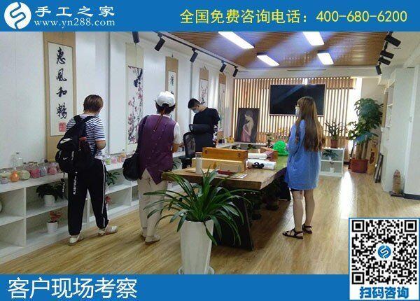 酷暑伏天，來手工之家考察合作的客戶依舊很多(圖1)
