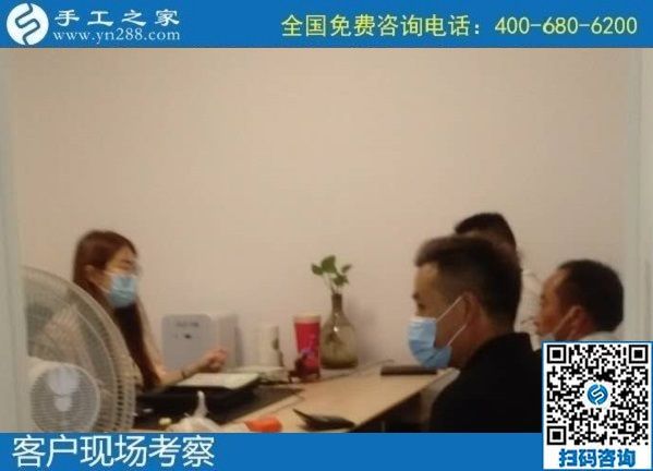 8月7日，負(fù)責(zé)回收手工活，在家做手工活掙錢，越來越多的人選擇這個(gè)非遺項(xiàng)目，手工之家接待考察合作加工客戶剪影